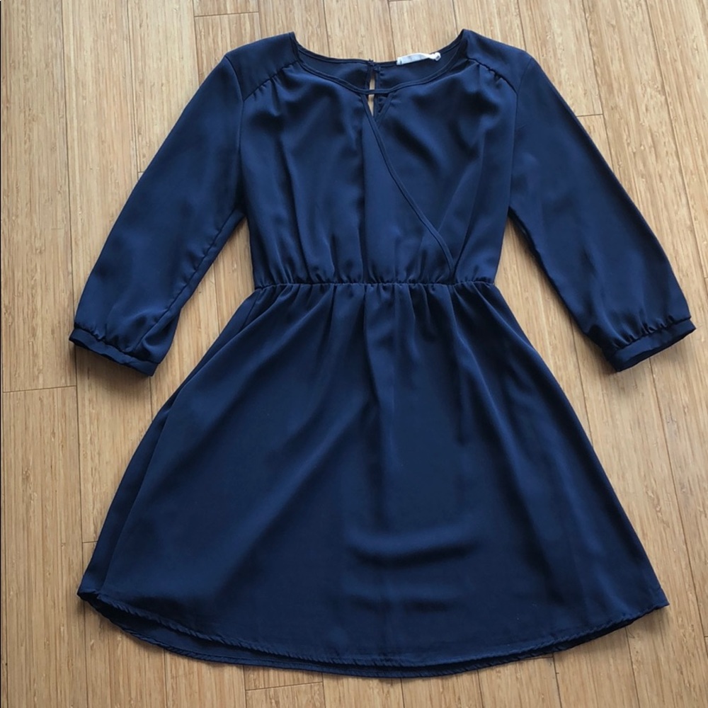 Cute navy blue dress great for parties!
